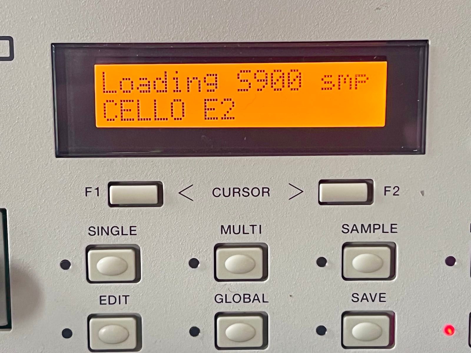 Ecran LCD Akai S2000