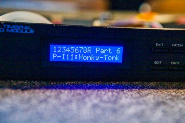 Roland D-110 display