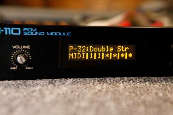Roland U-110 display