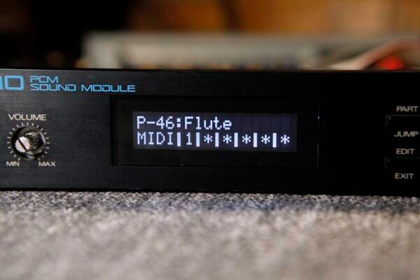 Roland U-110 display