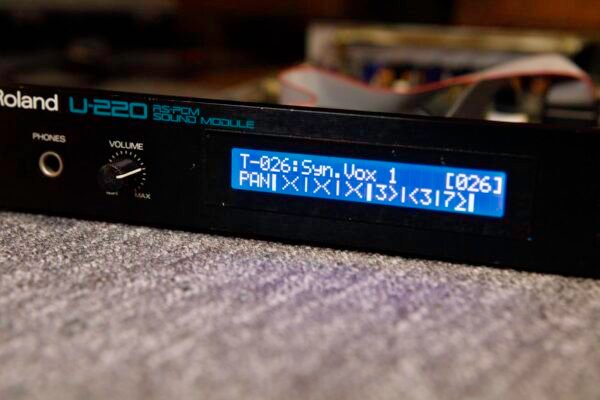 Roland U-220 display