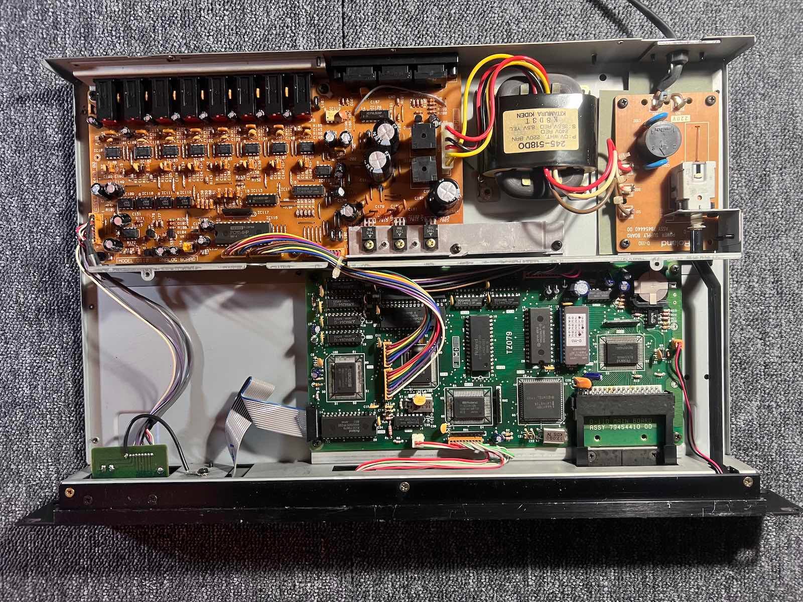 Roland D110 inside