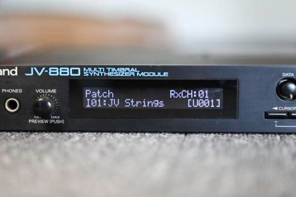 Roland JV-880 display