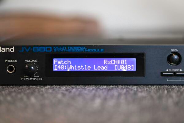 Roland JV-880 display